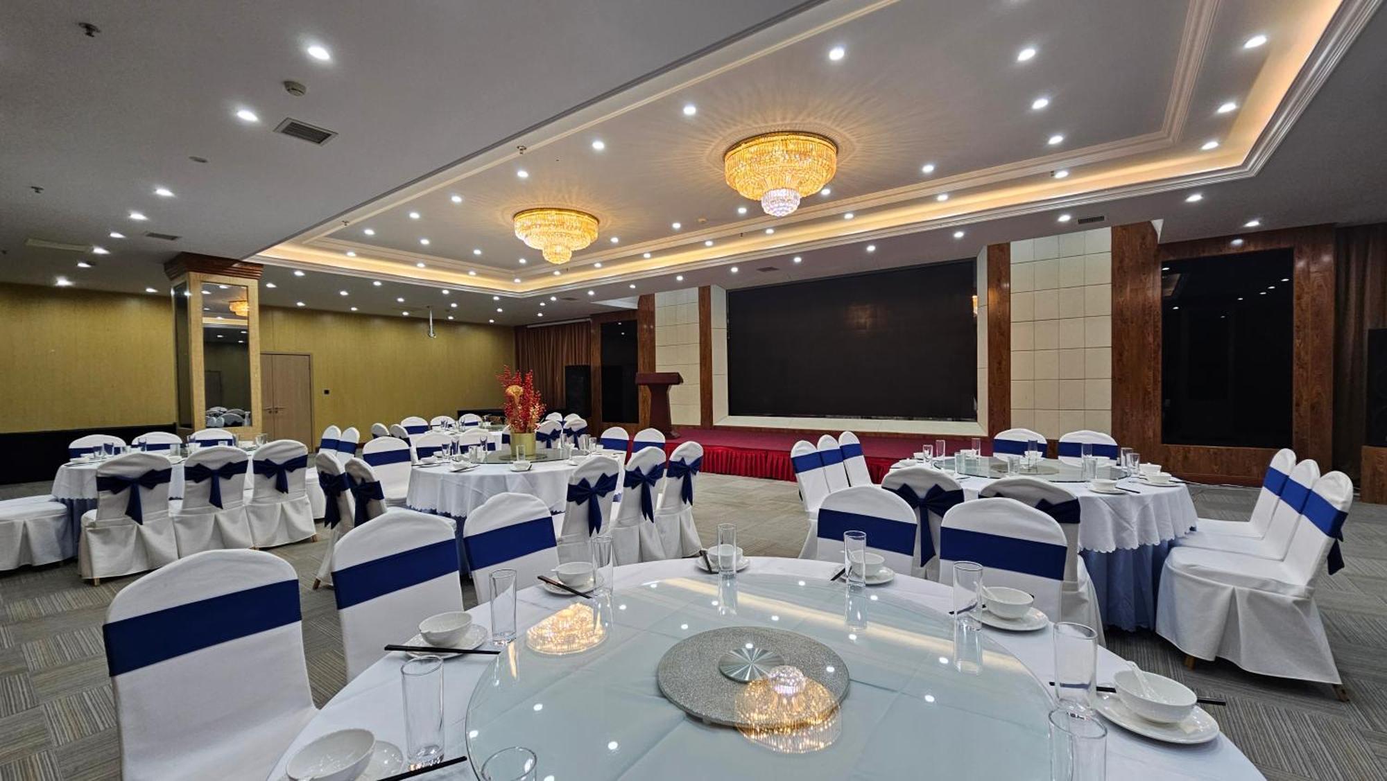 Holiday Inn Express Chengdu Tianfu Square By Ihg - Chunxi Road And Kuanzhai Alley エクステリア 写真