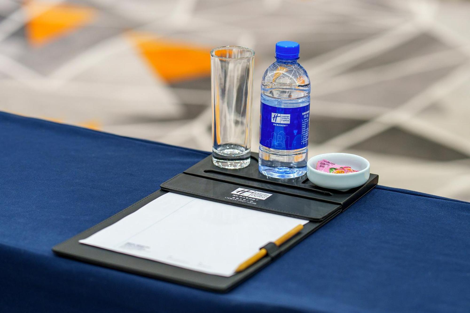 Holiday Inn Express Chengdu Tianfu Square By Ihg - Chunxi Road And Kuanzhai Alley エクステリア 写真