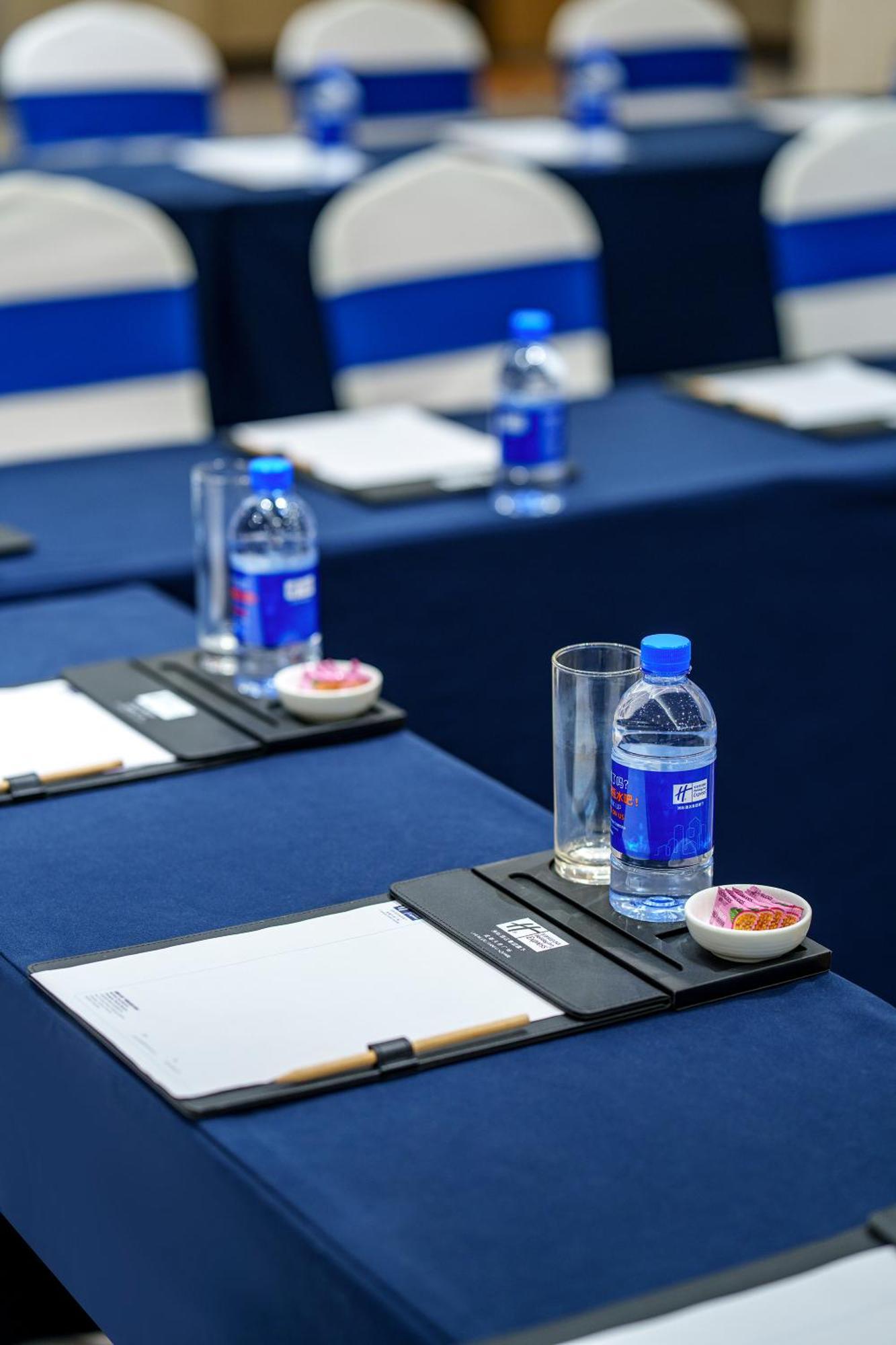 Holiday Inn Express Chengdu Tianfu Square By Ihg - Chunxi Road And Kuanzhai Alley エクステリア 写真