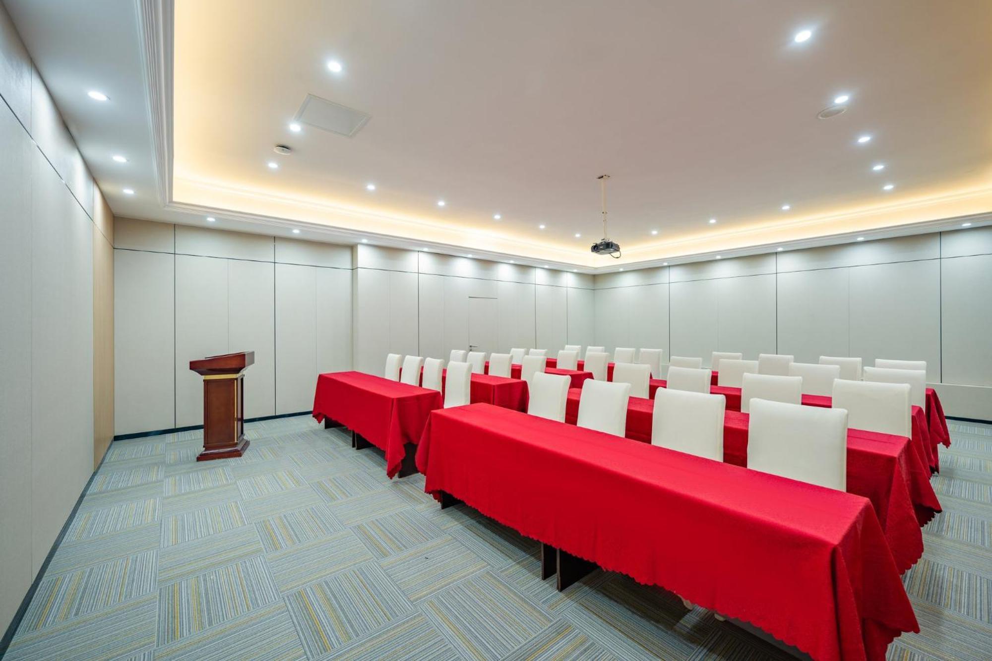 Holiday Inn Express Chengdu Tianfu Square By Ihg - Chunxi Road And Kuanzhai Alley エクステリア 写真