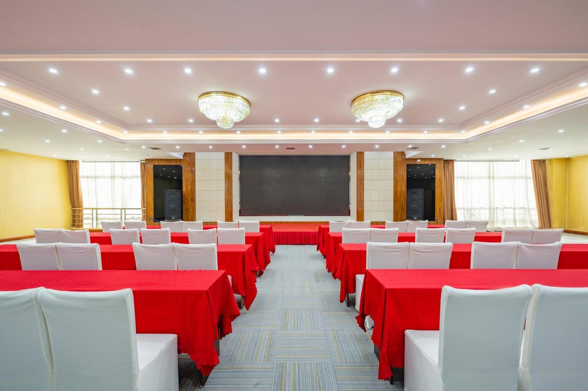 Holiday Inn Express Chengdu Tianfu Square By Ihg - Chunxi Road And Kuanzhai Alley エクステリア 写真